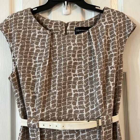 Connected apparel cap sleeve belted dress. Size 12 - Picture 2 of 8